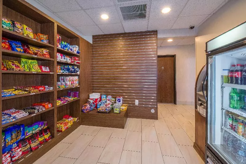 Отель Holiday Inn Express Phoenix Airport/university Drive, An Ihg