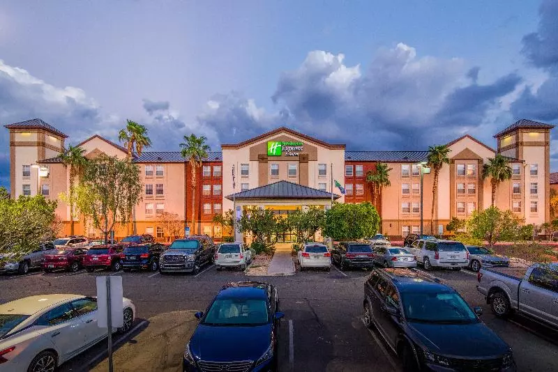 Отель Holiday Inn Express Phoenix Airport/university Drive, An Ihg