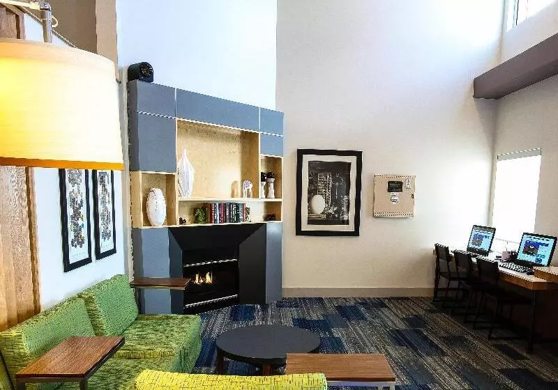 Отель Holiday Inn Express Phoenix Airport/university Drive, An Ihg