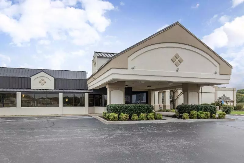 호텔 Days Inn By Wyndham Pittsburg Ks