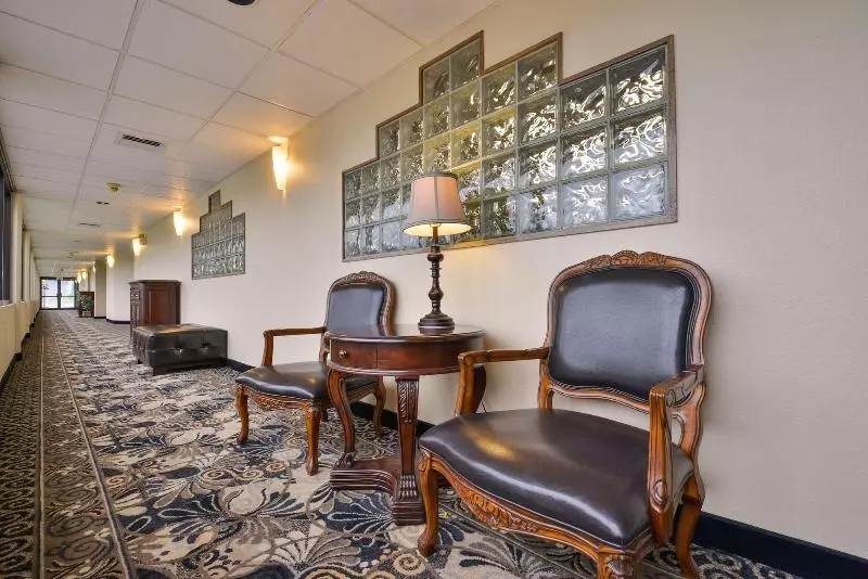 호텔 Days Inn By Wyndham Pittsburg Ks