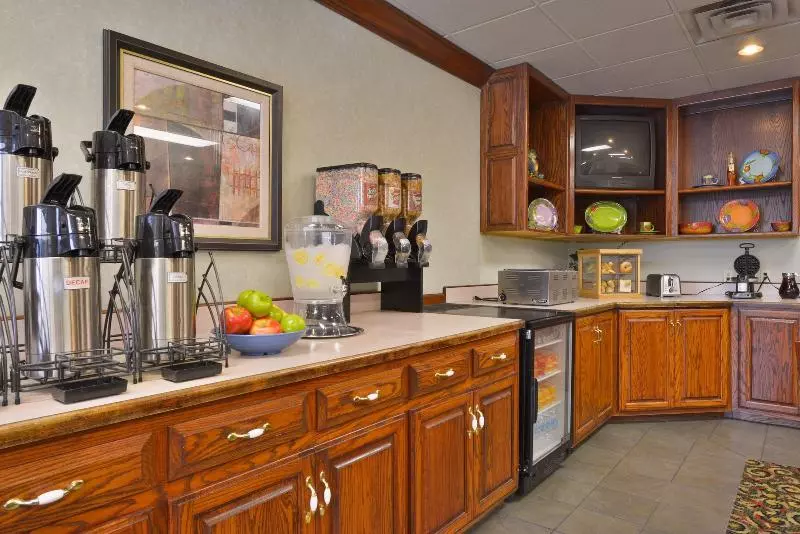 호텔 Days Inn By Wyndham Pittsburg Ks