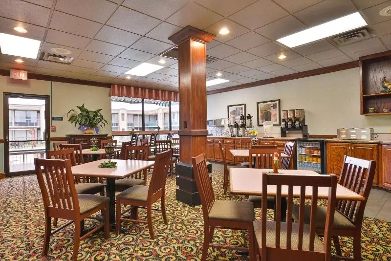 호텔 Days Inn By Wyndham Pittsburg Ks