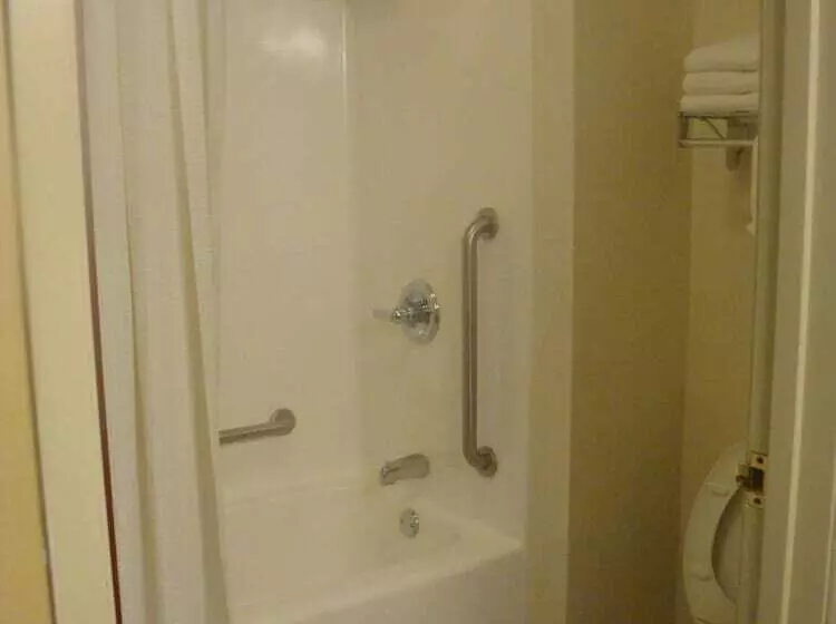 בית מלון כפרי Luxury Inn & Suites Troy