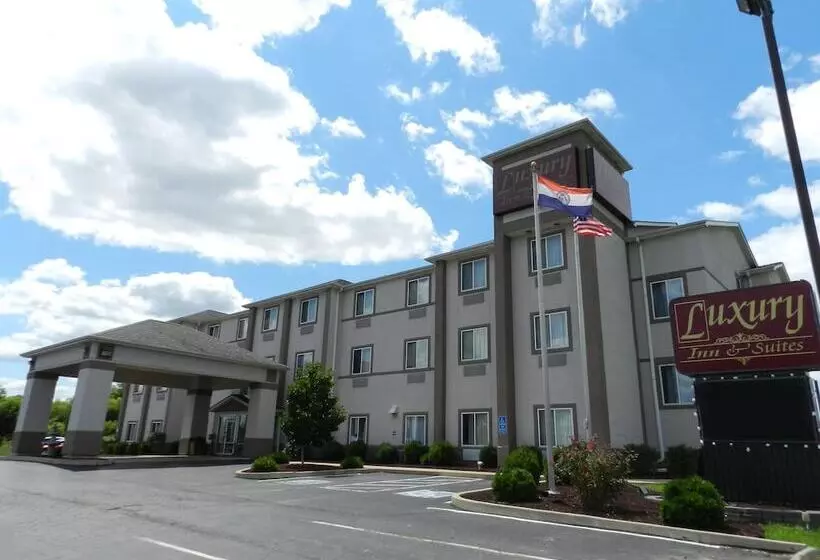 בית מלון כפרי Luxury Inn & Suites Troy