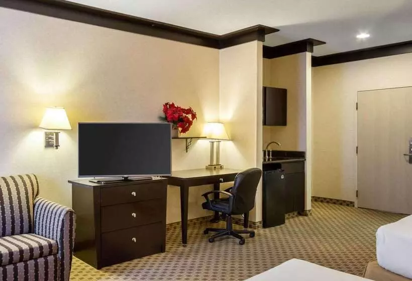 فندق Quality Inn & Suites Oakwood Village Cleveland South