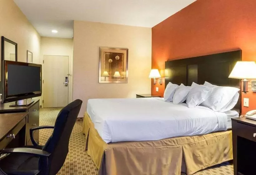 فندق Quality Inn & Suites Oakwood Village Cleveland South