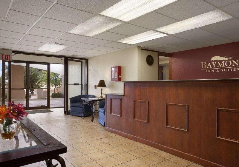 هتل Quality Inn Lincoln Cornhusker