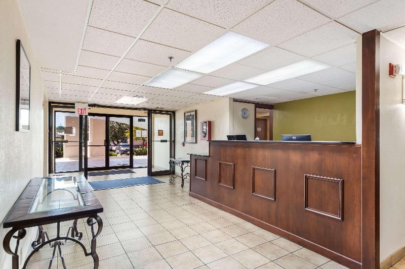 هتل Quality Inn Lincoln Cornhusker