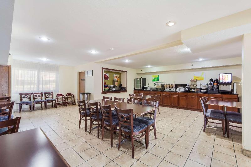 هتل Quality Inn Lincoln Cornhusker