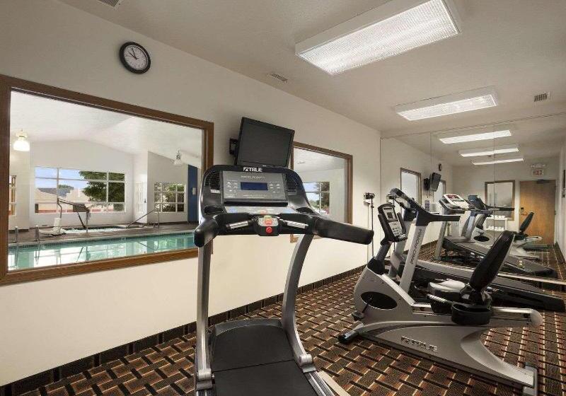 هتل Quality Inn Lincoln Cornhusker