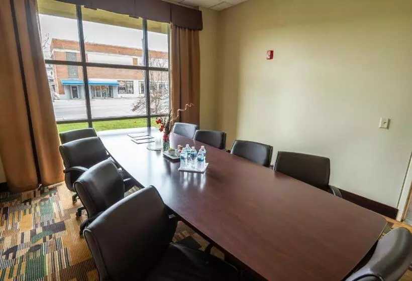 בית מלון כפרי Quality Inn & Suites Downtown Mansfield