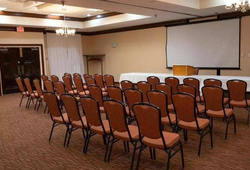 בית מלון כפרי Quality Inn & Suites Downtown Mansfield