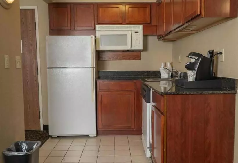 בית מלון כפרי Quality Inn & Suites Downtown Mansfield