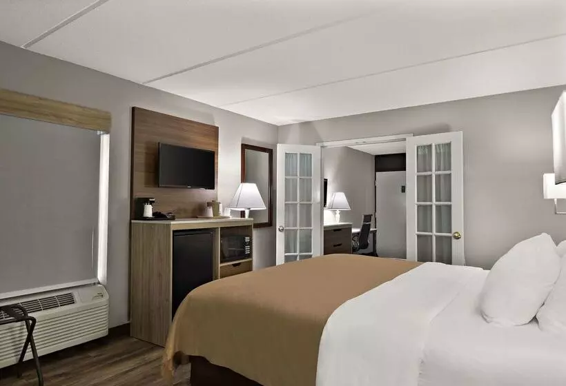 Отель Quality Inn & Suites