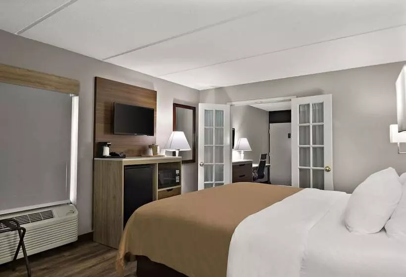 Отель Quality Inn & Suites