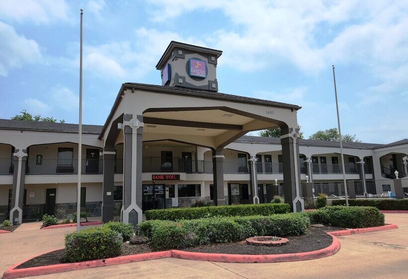 فندق Express Inn