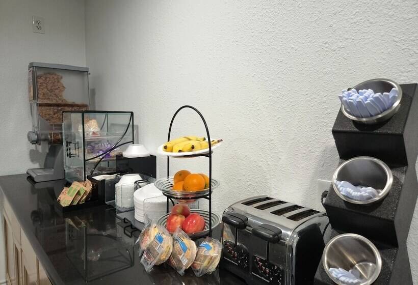 فندق Express Inn