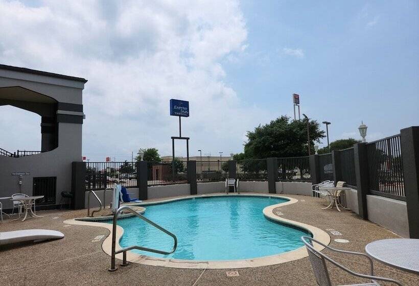 فندق Express Inn