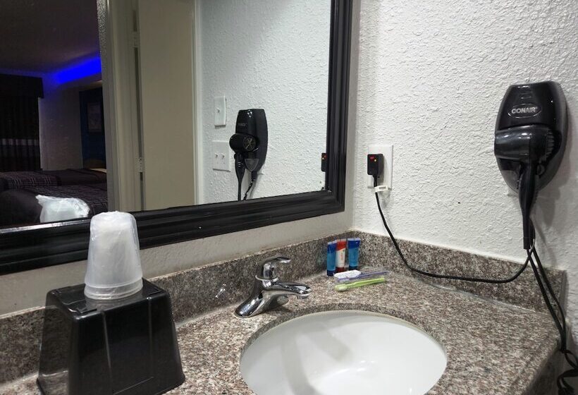 فندق Express Inn