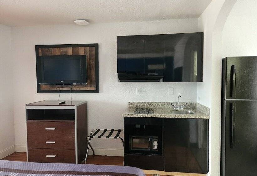 فندق Express Inn