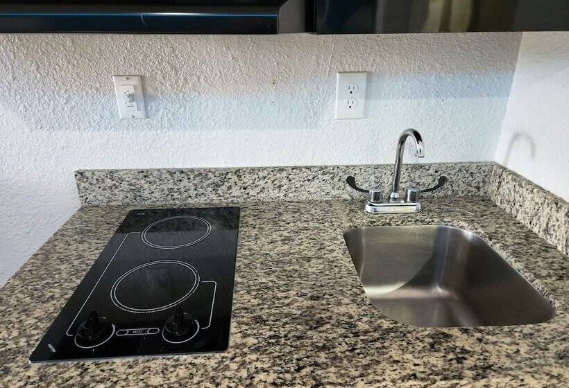 فندق Express Inn