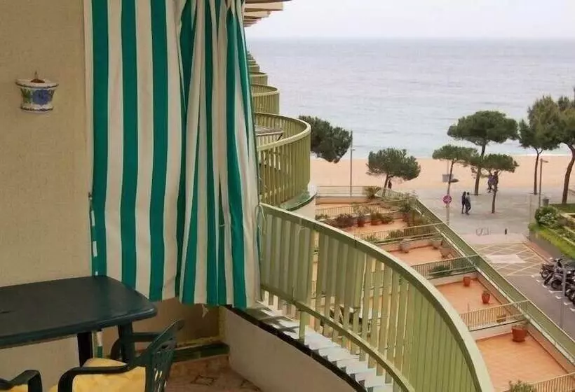 Amplio Apartamento En Primera Linea De Playa En Platja D’aro