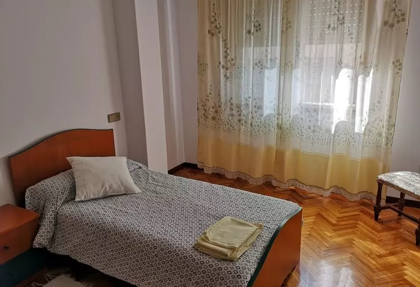 Amplio Apartamento Con Garaje En Burela