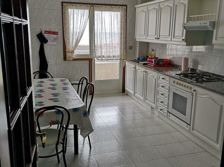 Amplio Apartamento Con Garaje En Burela