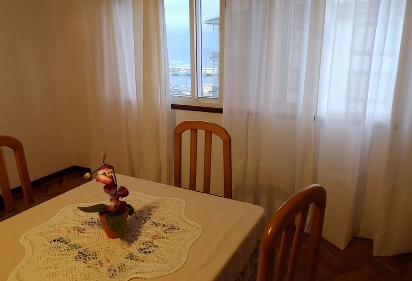 Amplio Apartamento Con Garaje En Burela