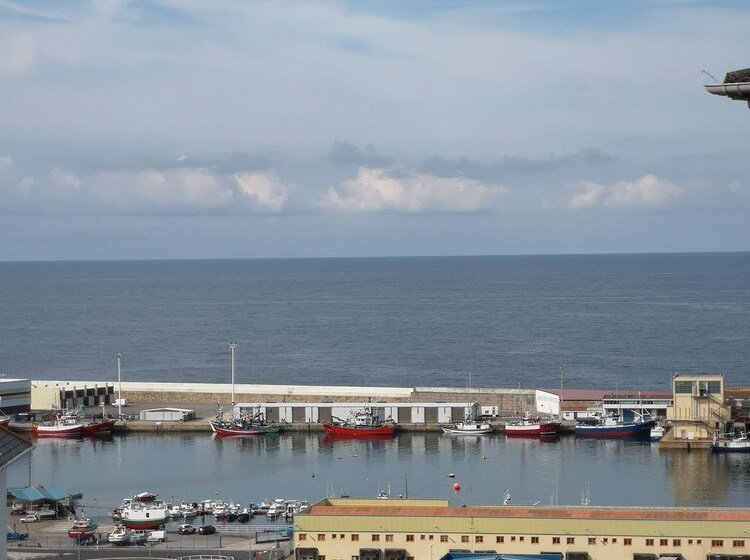 Amplio Apartamento Con Garaje En Burela