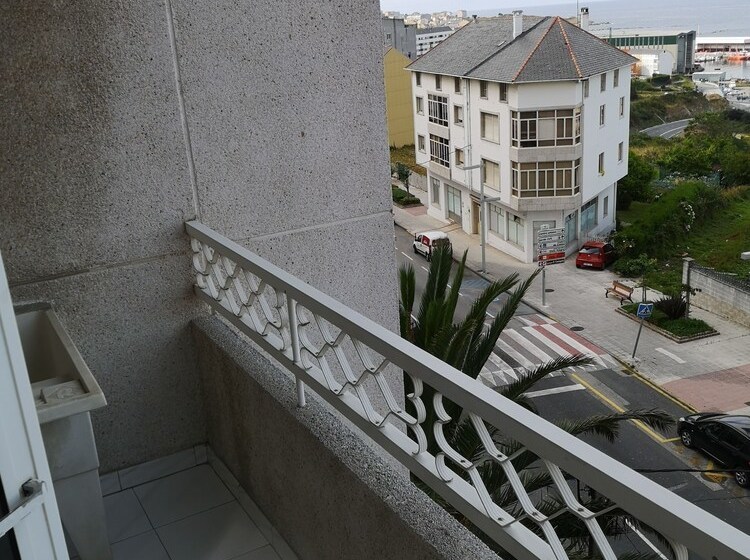 Amplio Apartamento Con Garaje En Burela