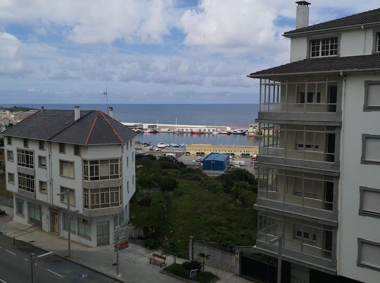 Amplio Apartamento Con Garaje En Burela