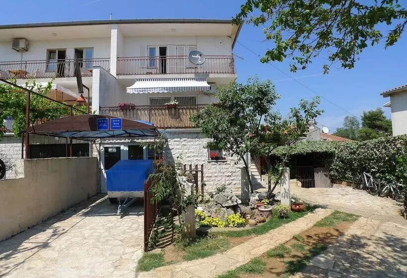 Apartment For 5 Persons With Balcony