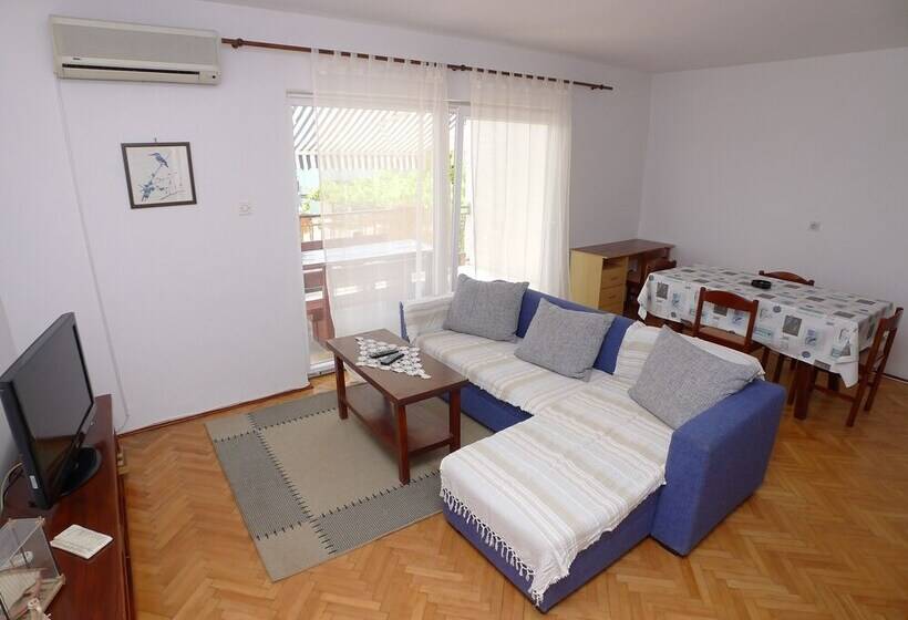 Apartment For 5 Persons With Balcony