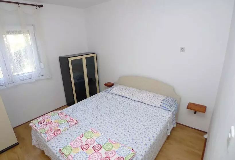 Apartment For 5 Persons With Balcony