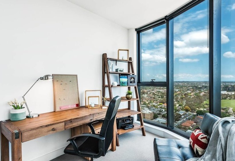 Cozy 2b2b Apartment With Free Parking & Penthouse Pool