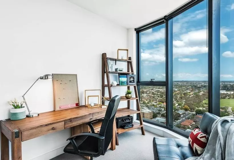 Cozy 2b2b Apartment With Free Parking & Penthouse Pool