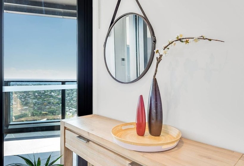 Cozy 2b2b Apartment With Free Parking & Penthouse Pool