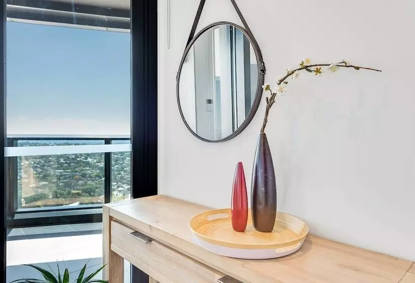 Cozy 2b2b Apartment With Free Parking & Penthouse Pool