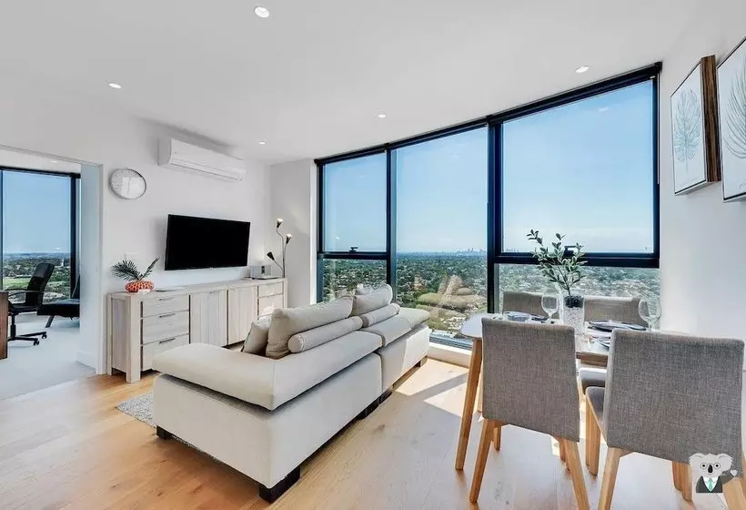 Cozy 2b2b Apartment With Free Parking & Penthouse Pool