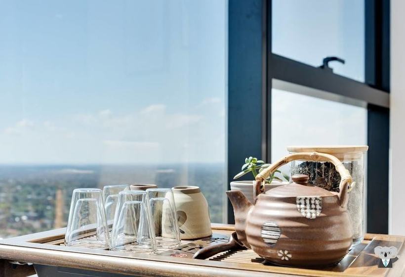 Cozy 2b2b Apartment With Free Parking & Penthouse Pool