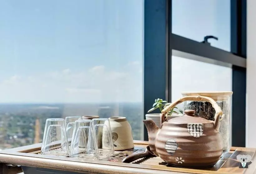 Cozy 2b2b Apartment With Free Parking & Penthouse Pool