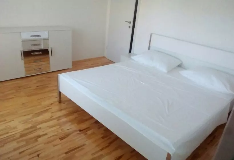Apartment Gomilica