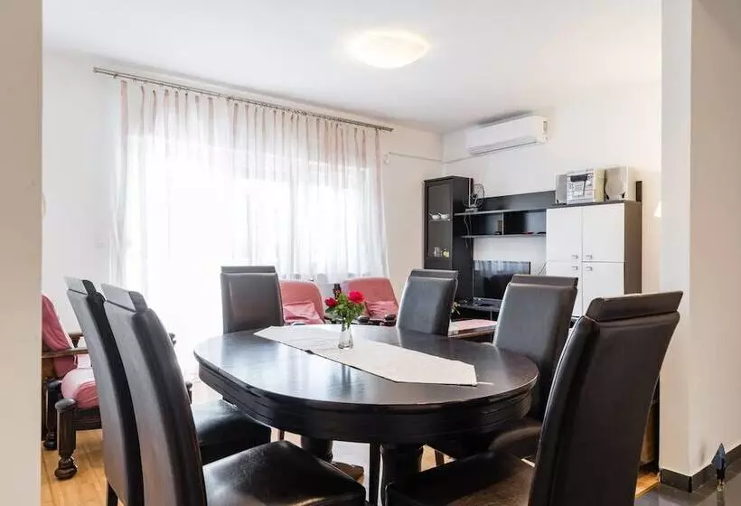 Apartment Gomilica