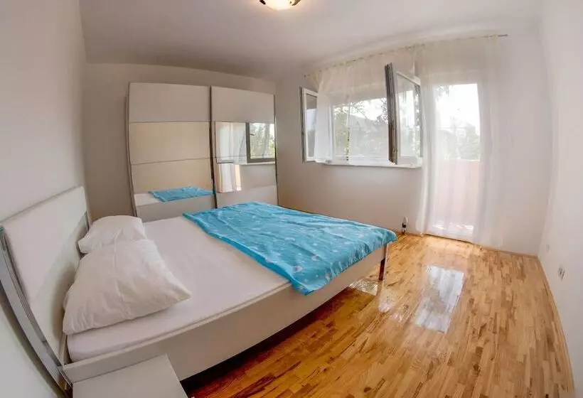Apartment Gomilica