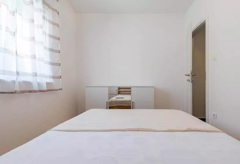 Apartment Gomilica