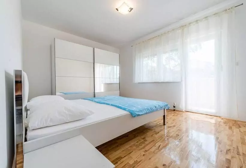 Apartment Gomilica