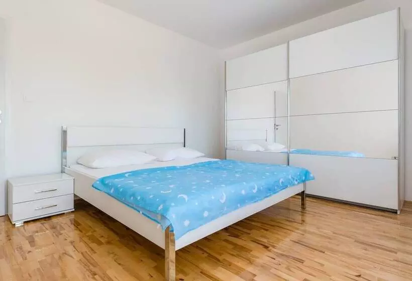 Apartment Gomilica