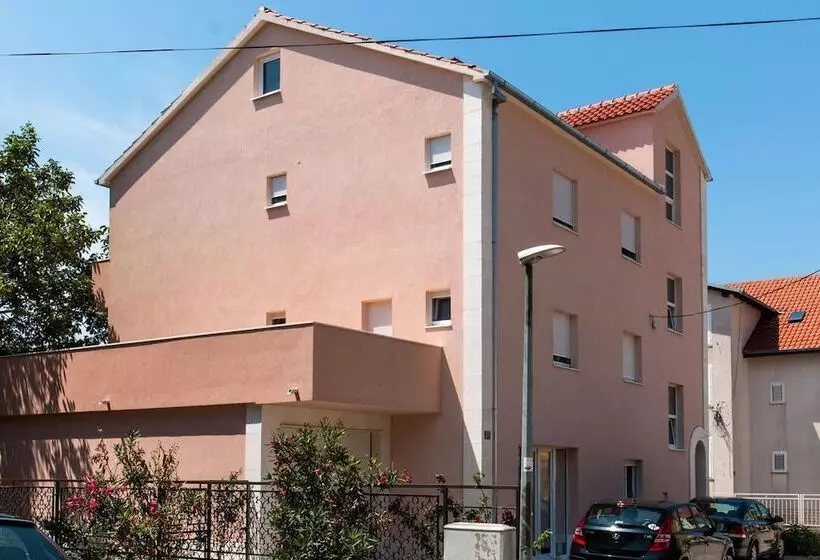 Apartment Gomilica